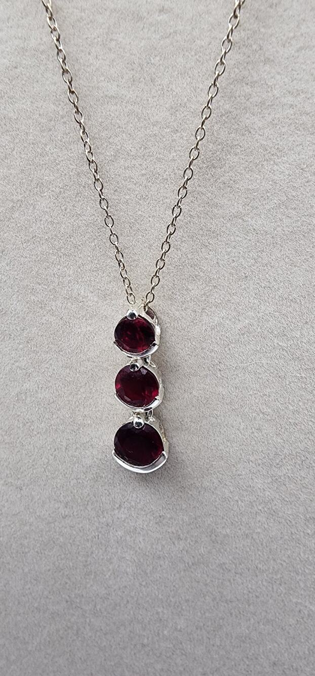 925 Sterling Silver 3 Stone Garnet Journey Pendant Necklace 18" Red